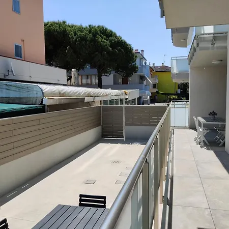 Modern Flat With Swimming Pool By The Beach *