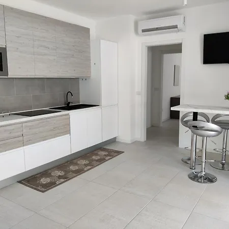 Apartment Modern Flat With Swimming Pool By The Beach *