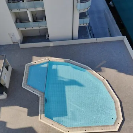 Apartment Modern Flat With Swimming Pool By The Beach *