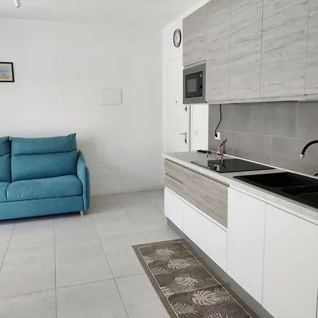Modern Flat With Swimming Pool By The Beach