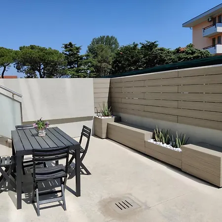 דירה Modern Flat With Swimming Pool By The Beach